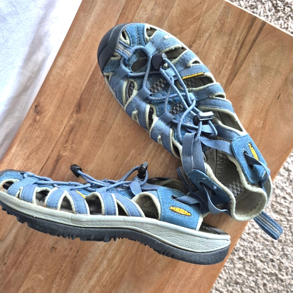Woman's KEEN "Whisper" Camp/Hiking Sandal - Picture 2 of 5